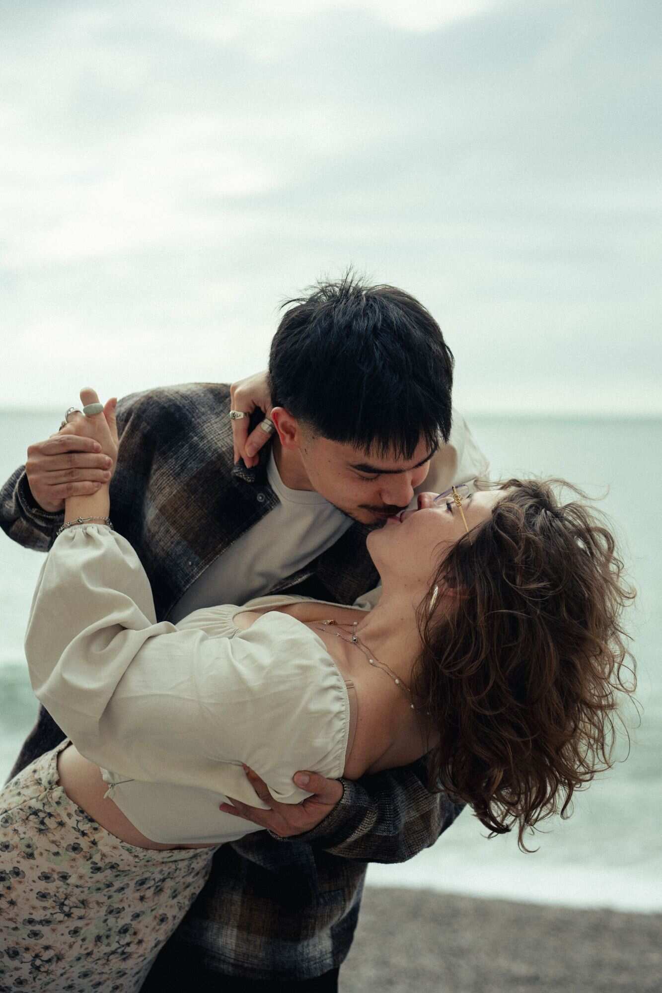 Éclats de rire face à la mer