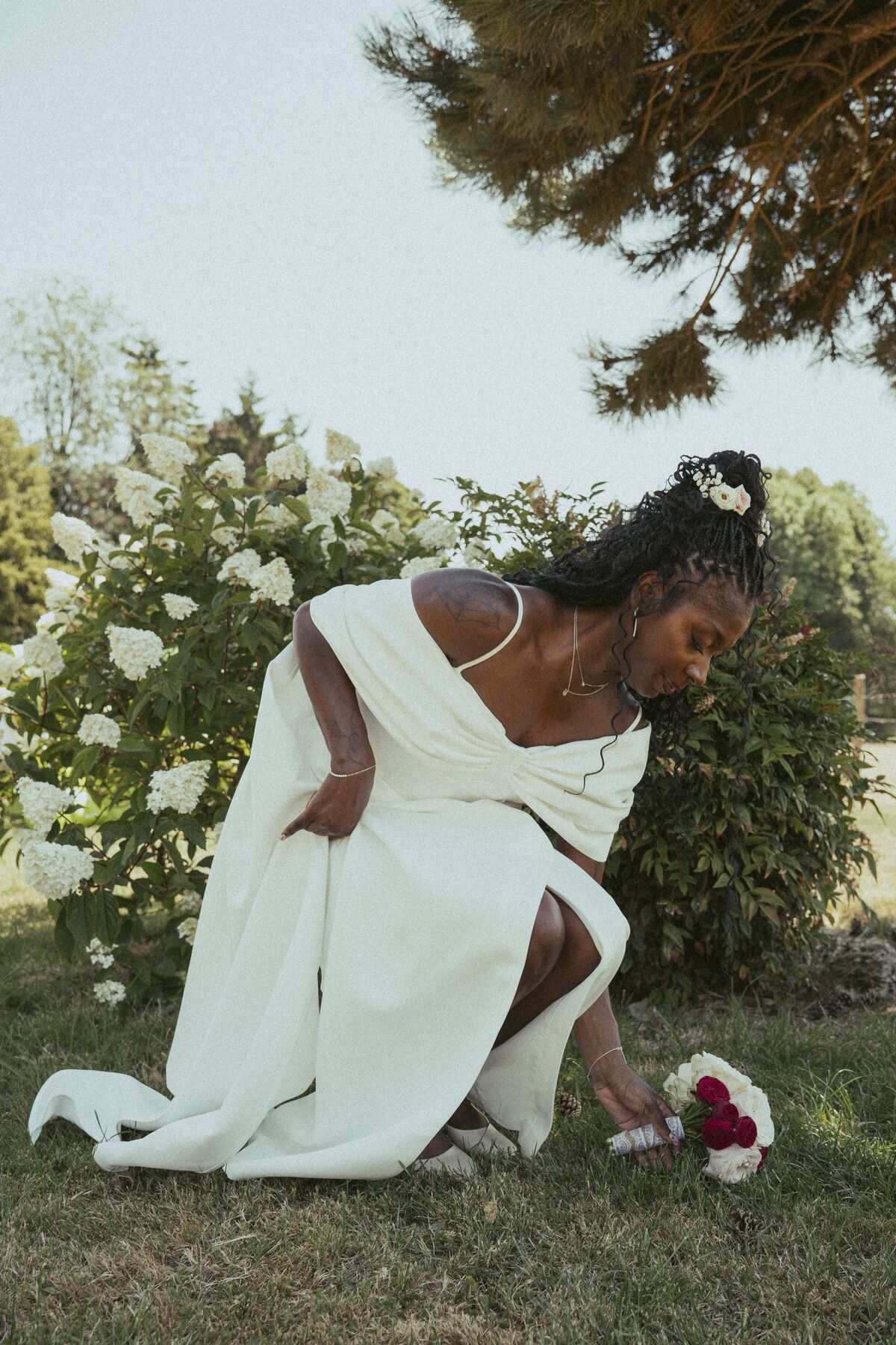 La mariée et son bouquet